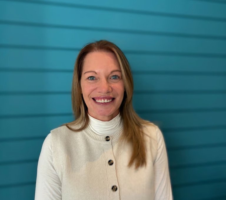 alt="Leesa, Chiropractic Assistant at Inverclyde Chiropractic, smiling in the professional clinic setting in Gourock."